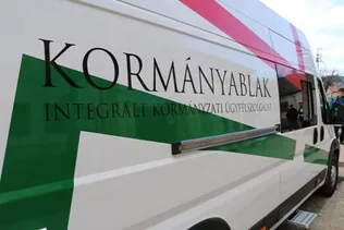 Kormányablak-busz érkezik Szentkirályszabadjára borítóképe