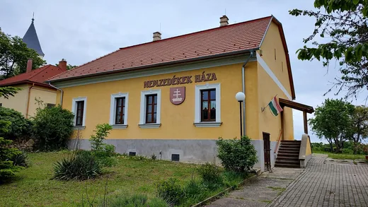 'Nemzedékek Háza' cikk borítóképe